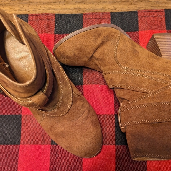 American Eagle Suede Ankle Booties 6.5 - Picture 2 of 4